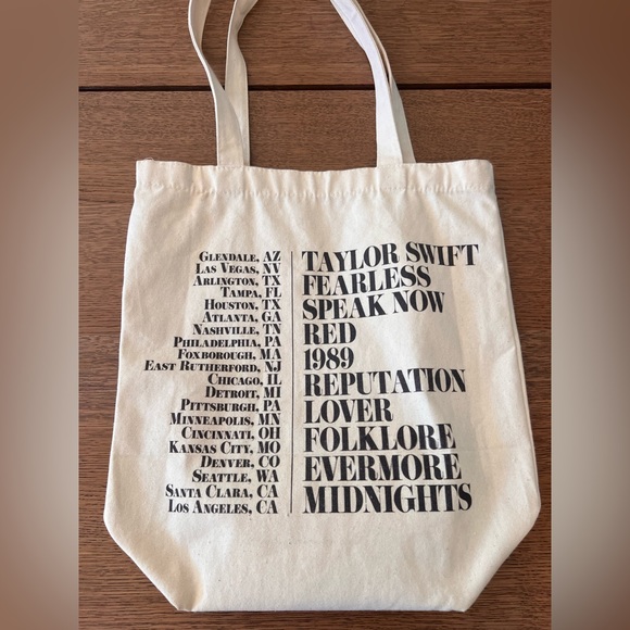 Taylor Swift VIP BOX - Picture 7 of 7